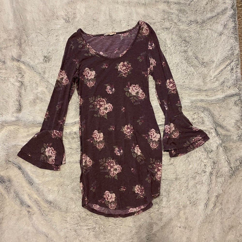 ✨3/$15✨ Purple floral bell sleeve dress